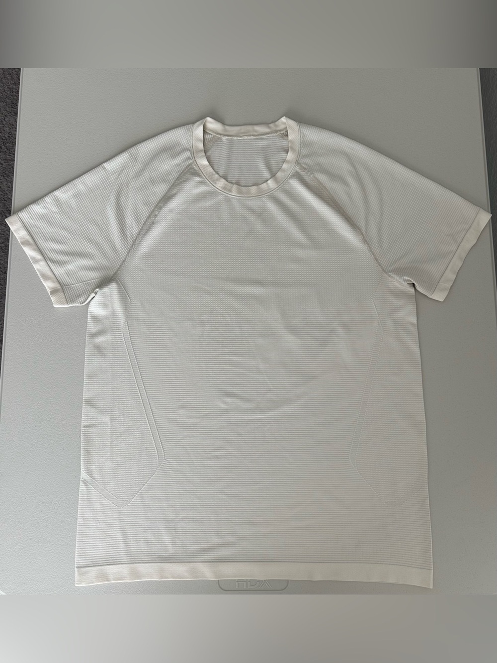 Lululemon Men’s Cream Metal Vent Tech T-Shirt Size Medium